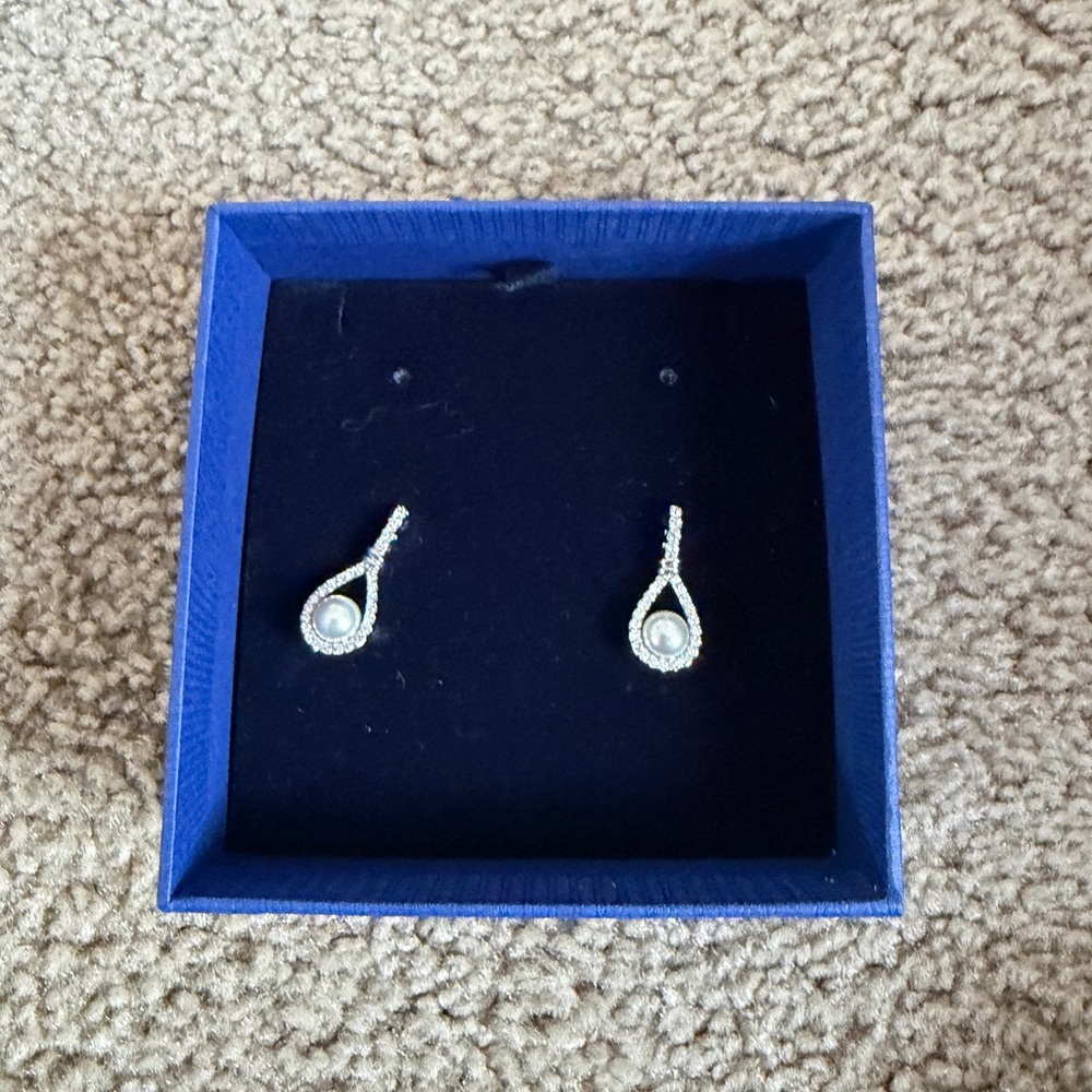 Swarovski Silver Crystal Drop Earrings BRAND NEW